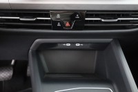 VW Golf VIII Variant 1.5 eTSI DSG Life