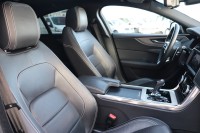 Jaguar XE D180 R-Dynamic SE