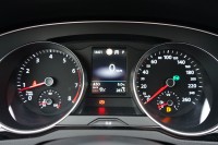 VW Passat Variant 1.5 TSI DSG R-Line