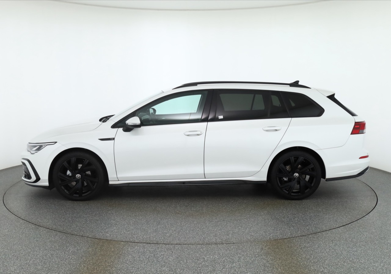 VW Golf VIII Variant 1.5 TSI R-Line