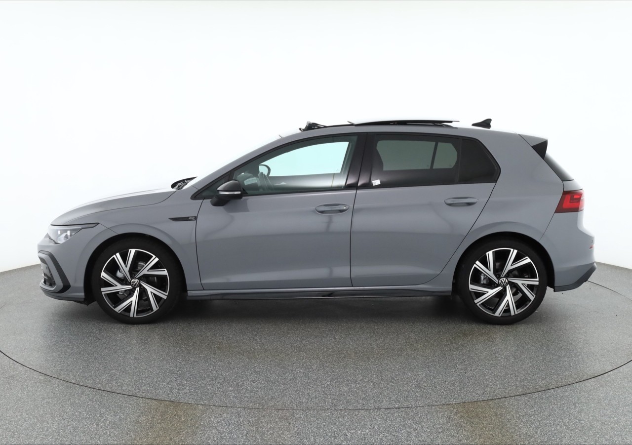 VW Golf VIII 1.5 TSI R-Line