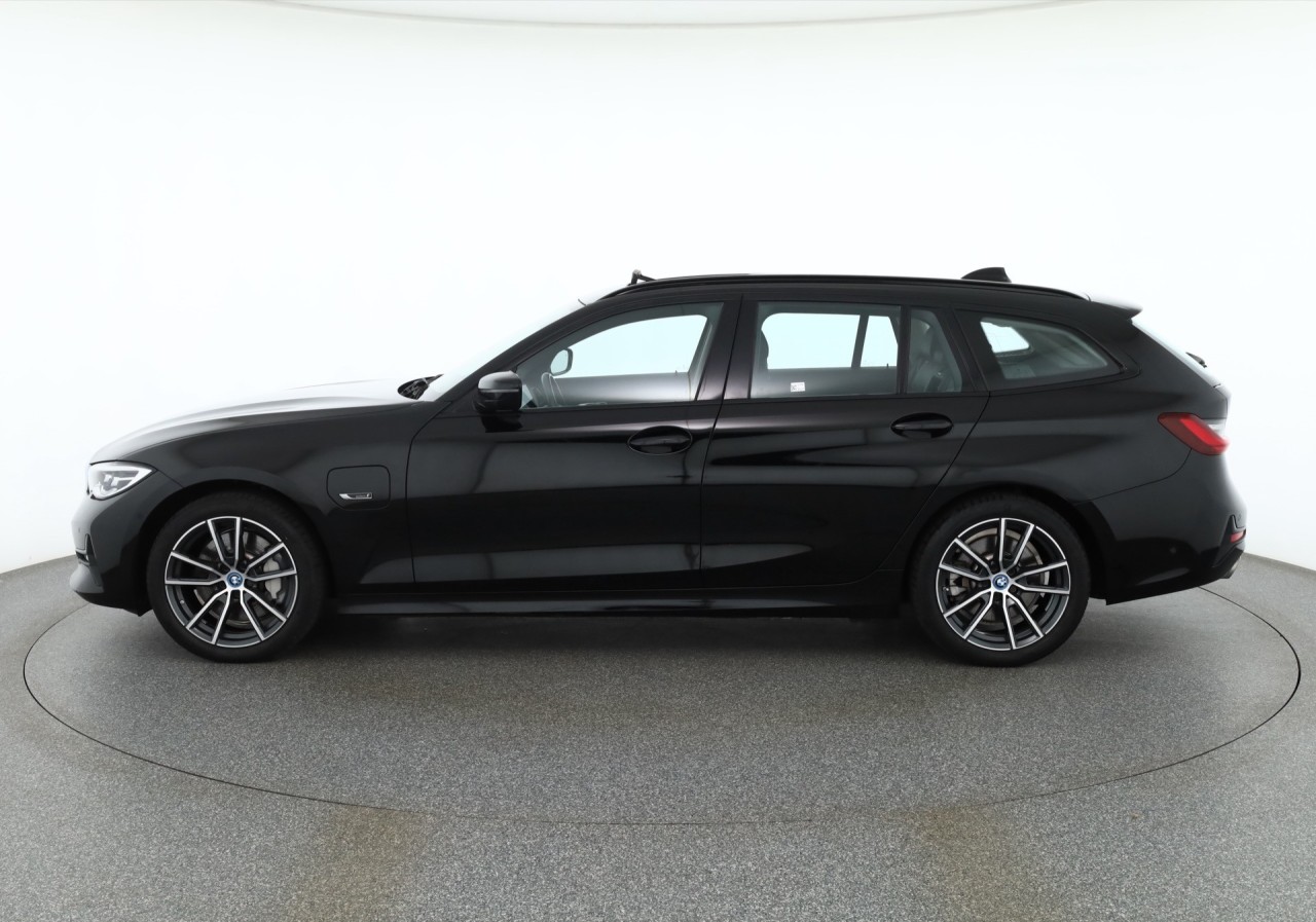 BMW 330 e Touring Sport Line