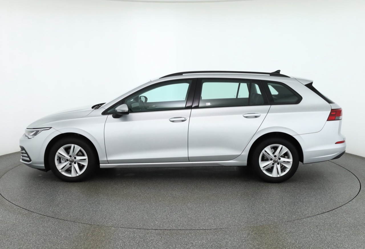 VW Golf VIII Variant 1.0 eTSI Life