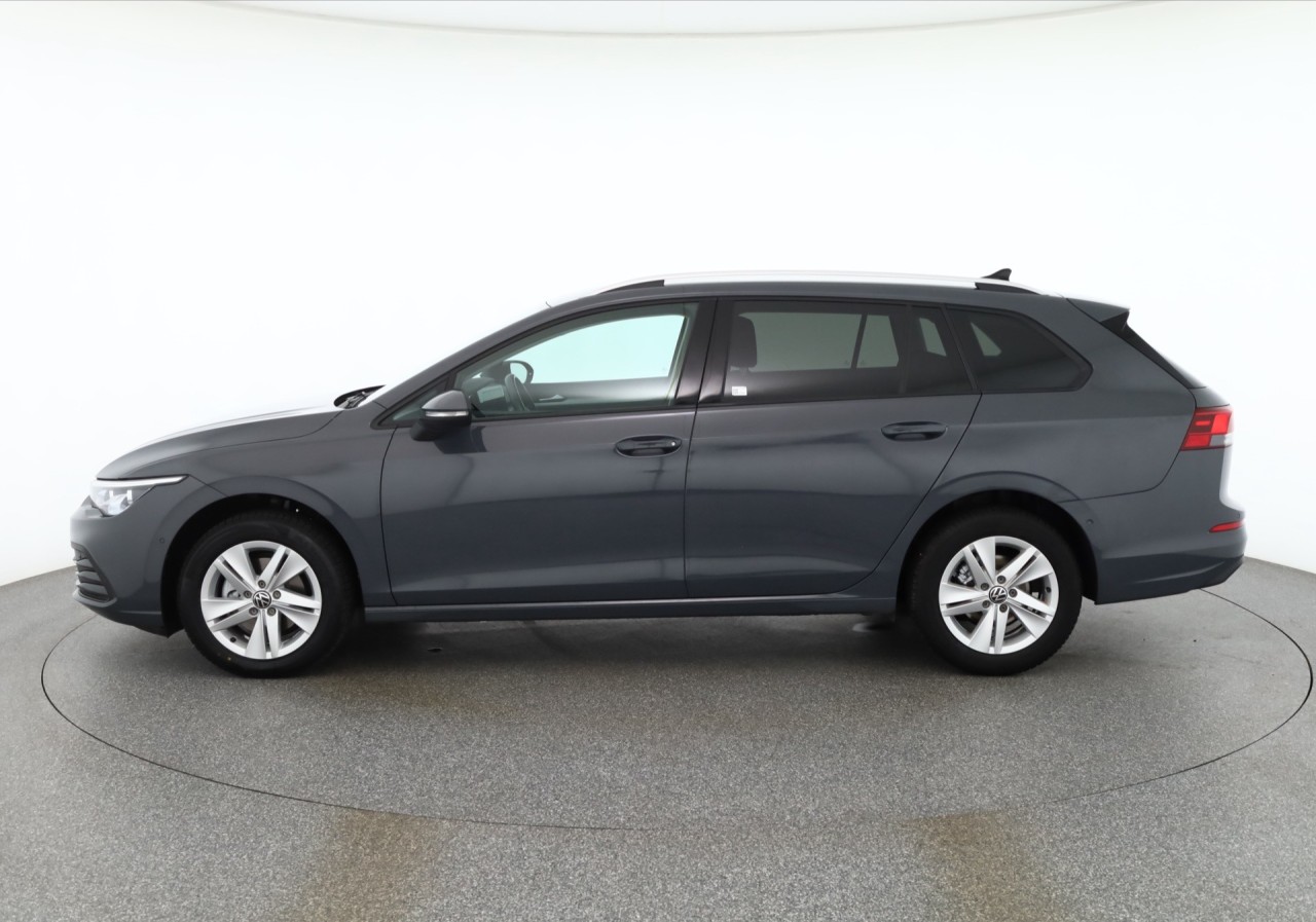 VW Golf VIII Variant 1.5 eTSI DSG Life