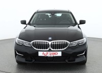 BMW 330 e xDrive Luxury Line