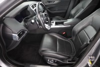 Jaguar XE D180 R-Dynamic HSE