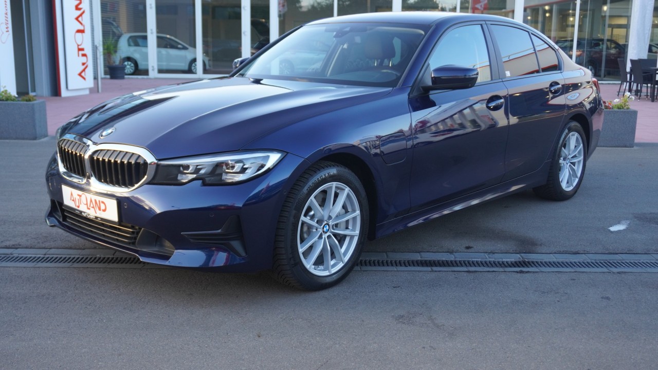 BMW 330 e xDrive Advantage