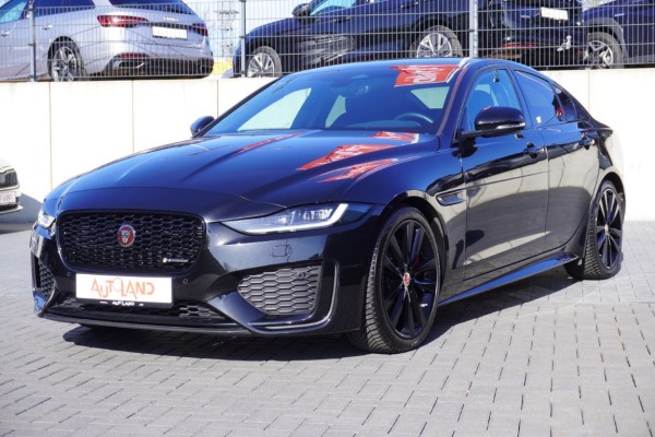 Jaguar XE 2.0 R-Dynamic Black