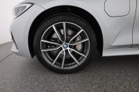 BMW 330 330e xDrive Touring Luxury