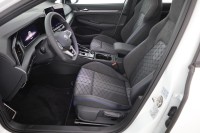 VW Golf VIII Variant 2.0 TDI R-Line DSG