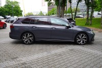 VW Golf VIII Variant R-Line eTSI