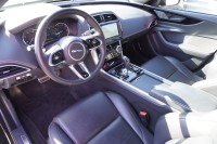 Jaguar XE 2.0 R-Dynamic Black