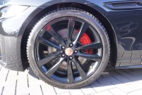 Jaguar XE 2.0 R-Dynamic Black