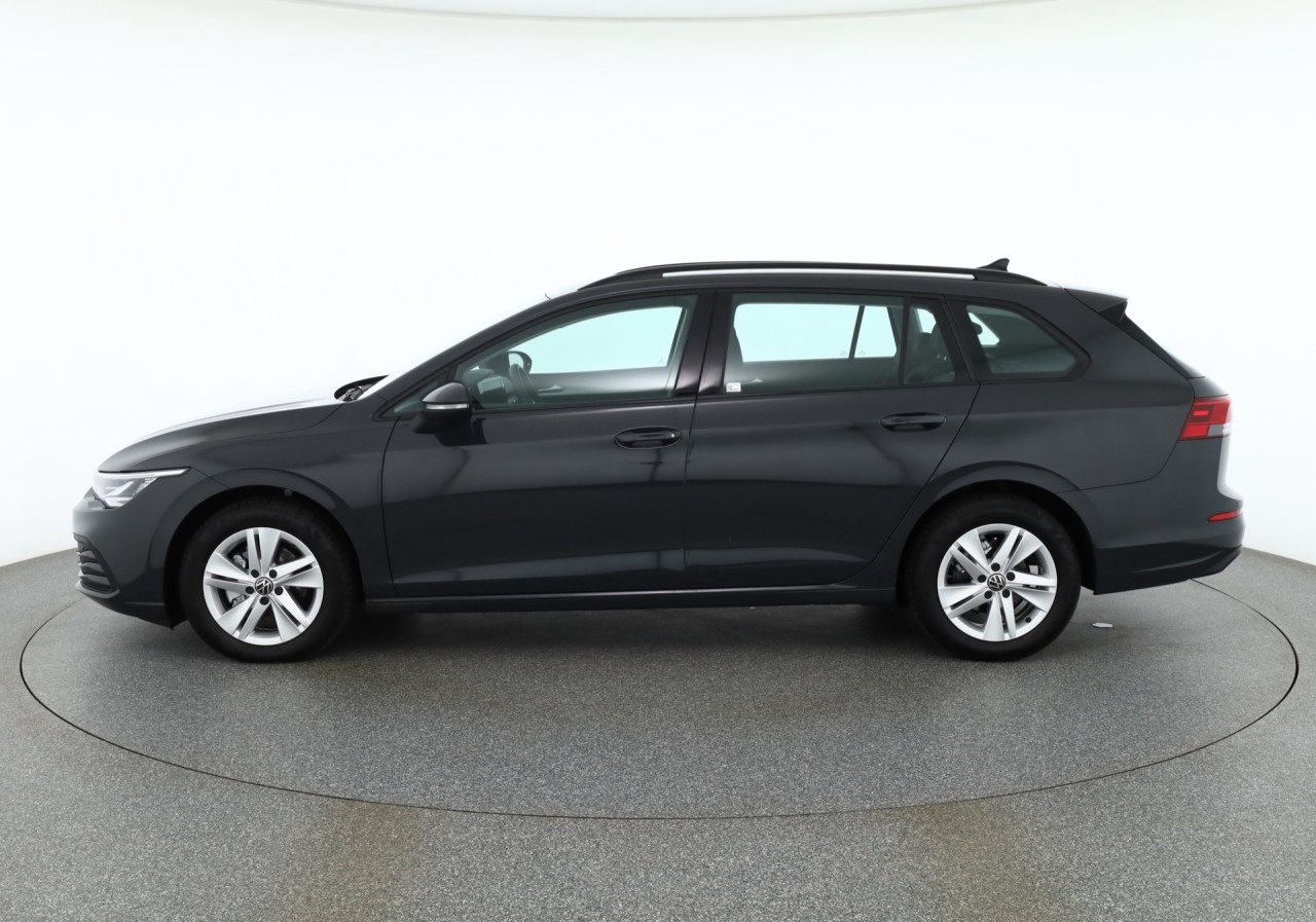 VW Golf VIII Variant 1.0 eTSI DSG