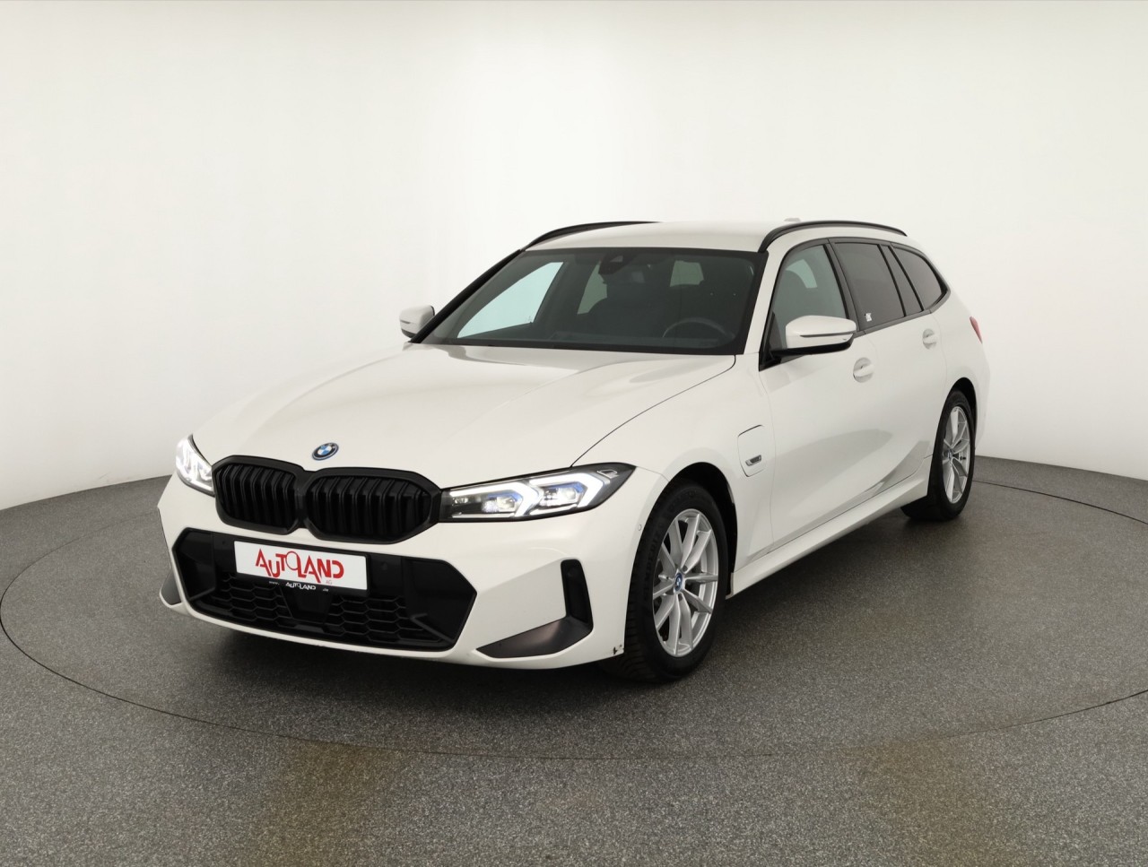 BMW 3 330e M-Sport Touring PHEV Aut.