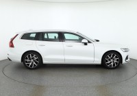 Volvo V60 Momentum Pro