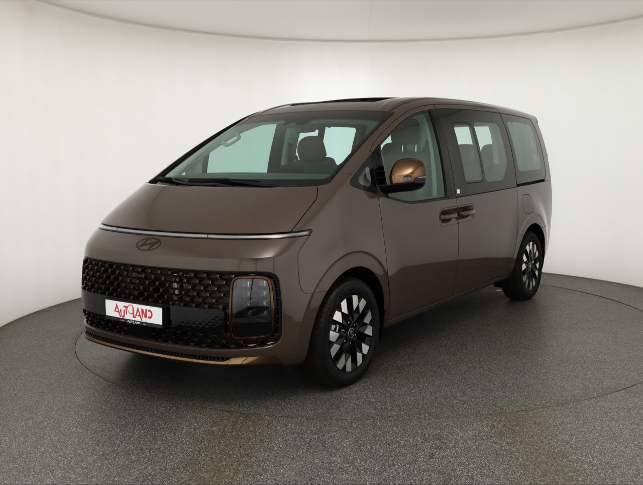 Hyundai Staria 1.6 T-GDI HEV Luxury Aut.