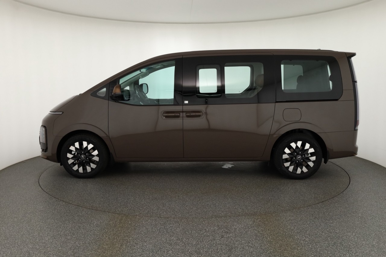 Hyundai Staria 1.6 T-GDI HEV Luxury Aut.