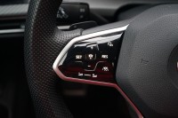 VW Golf VIII Variant 1.5 eTSI R-Line