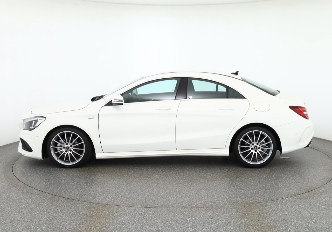 Mercedes-Benz CLA 200 AMG Line