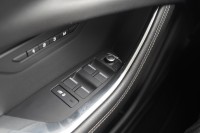 Jaguar XE D180 R-Dynamic HSE