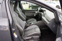 VW Golf Variant 1.5 eTSI DSG R-Line Pano