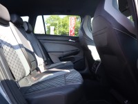VW Golf VIII Variant 2.0 TSI DSG R-Line