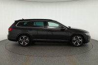 VW Passat Variant 1.5 TSI R-Line