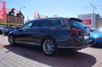 VW Passat Variant 1.5 TSI DSG R-Line