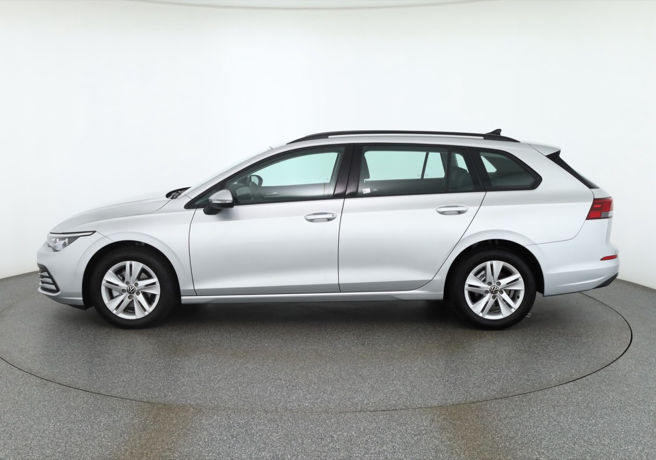 VW Golf VIII Variant 1.5 eTSI DSG
