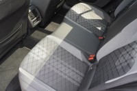 VW Golf VIII 1.5 eTSI R-Line DSG