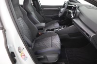 VW Golf VIII Variant 2.0 TDI R-Line DSG