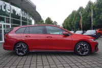 VW Golf VIII Variant 1.5 eTSI DSG R-Line