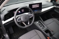 VW Golf VIII Variant 1.5 TSI DSG