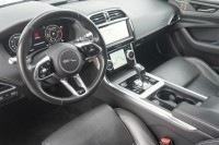 Jaguar XE D180 R-Dynamic HSE