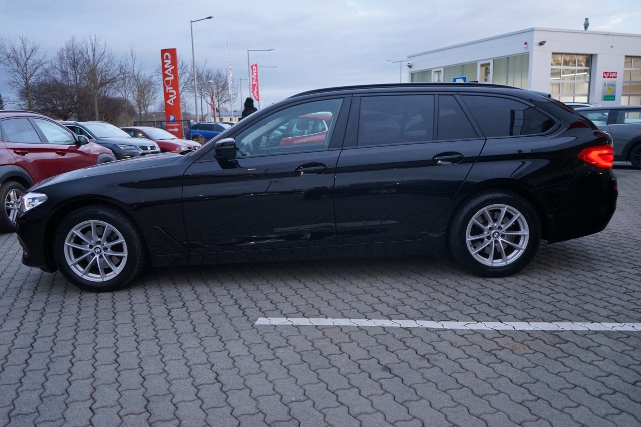 BMW 520 520iA Touring Sport Line