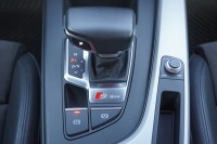 Audi A4 Avant 40 2.0 TDI S line