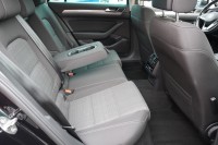 VW Passat Variant 2.0 TDI DSG R-Line