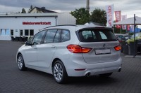 BMW 220 i Advantage AT