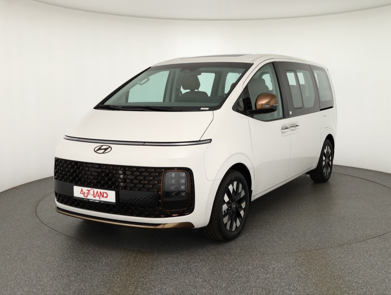 Hyundai Staria 1.6 T-GDI HEV Luxury Aut.